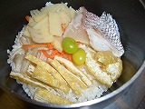 季節の旨みたっぷりの釜飯